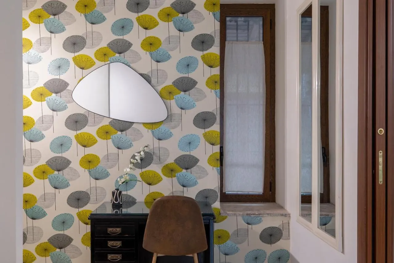 Iflat Colosseo Flower Studio Rom 0*,  Italien
